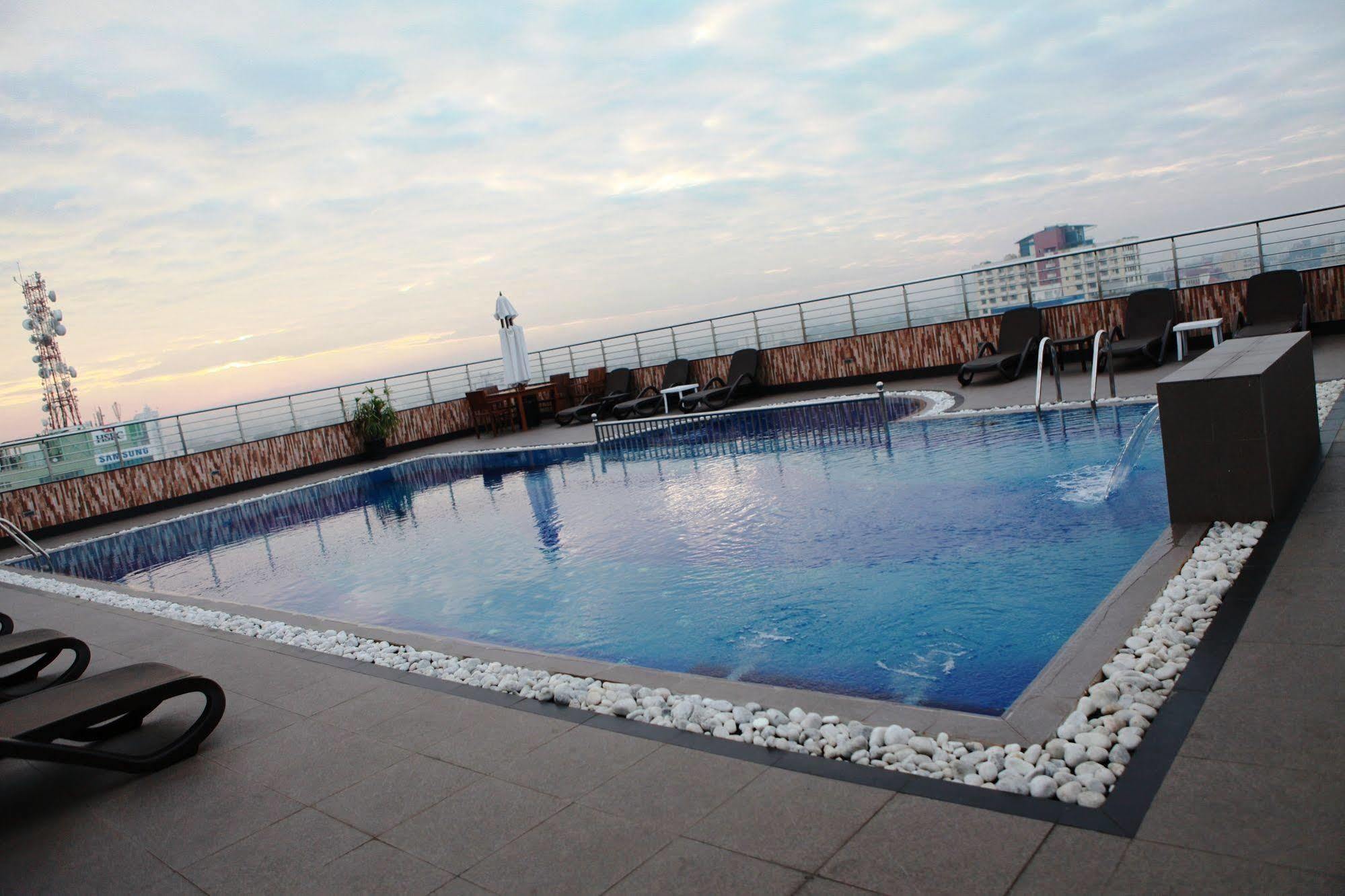 Hotel Pearl Grand Colombo